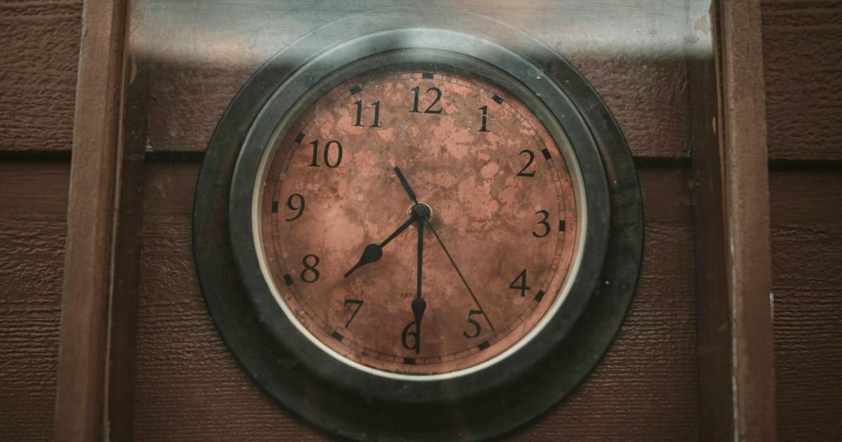 VEO 3 Prompt for Time Travel Story - The Rewind Effect