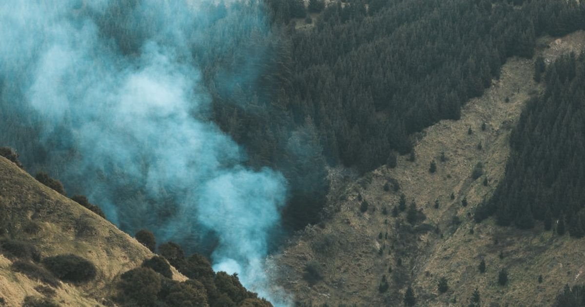 Volcano Smoke Plume VFX Prompt