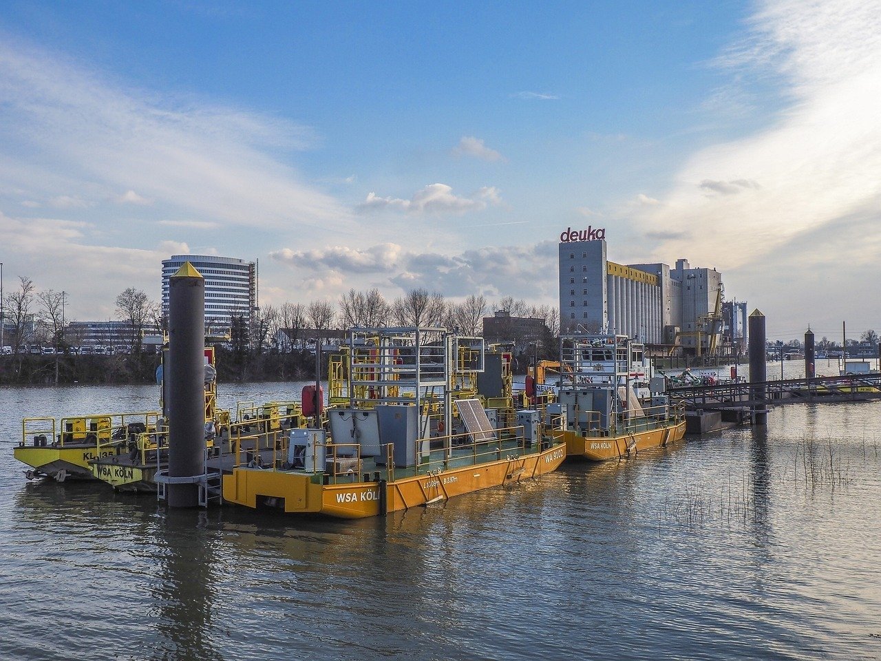 Sri Lanka travel guide AI content prompt