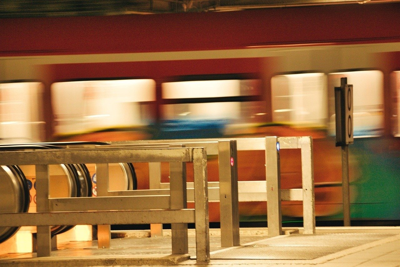 THEN RECONSTRUCTING AS THE STORM PASSES