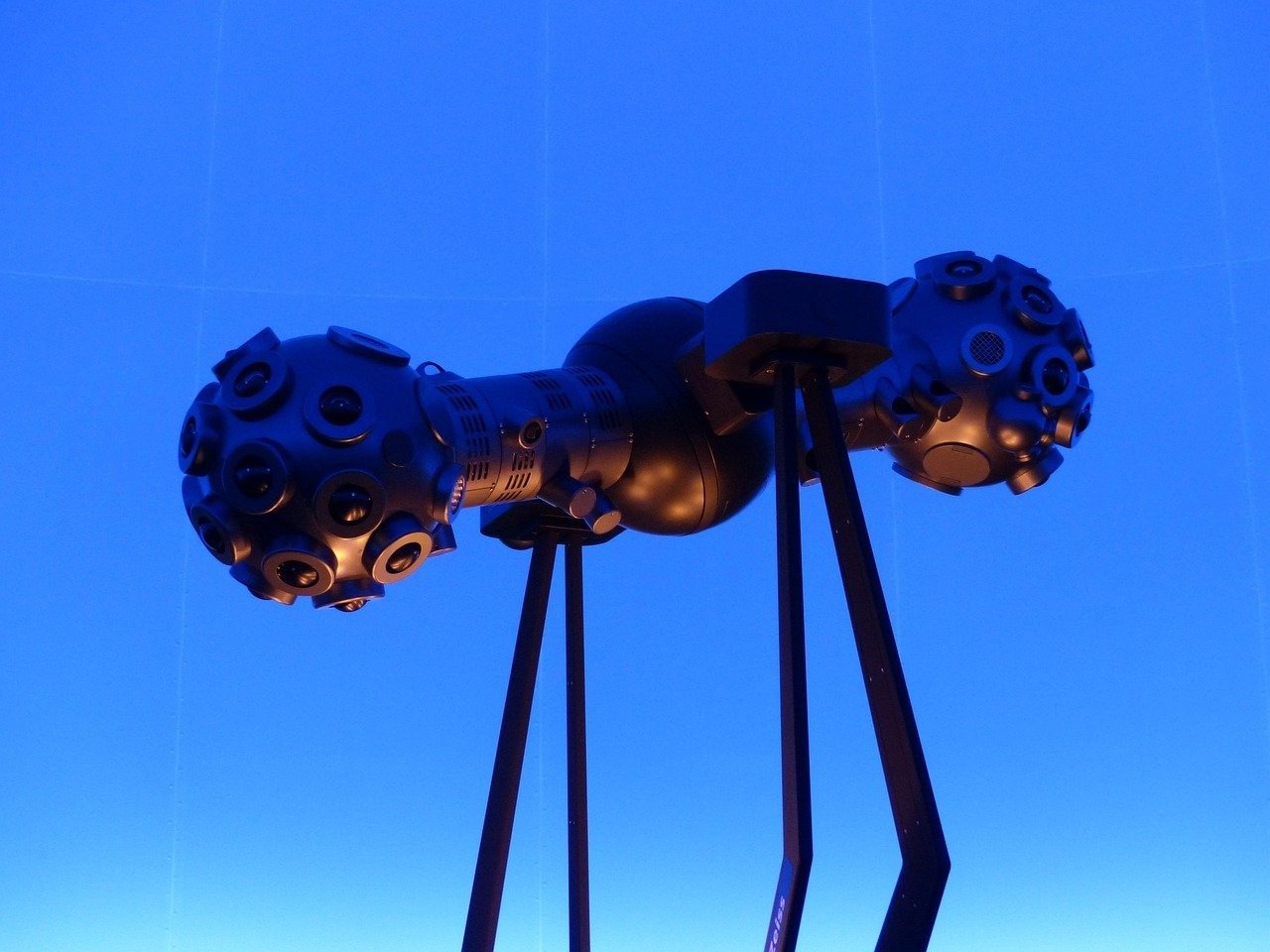 Kissing Trait Swap Surrealism Image Prompt