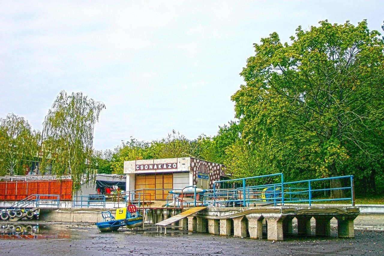 startup pitch deck concept art prompt